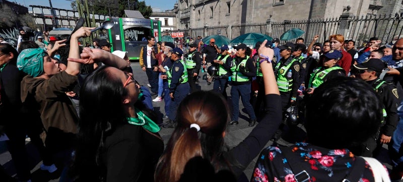 México es un desastre y carece de guía, afirma obispo.