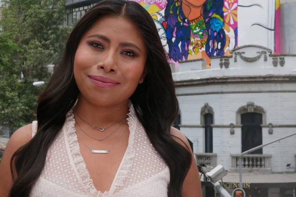 Novio de Yalitza Aparicio sale a la luz pública con tierna selfie junto a ella