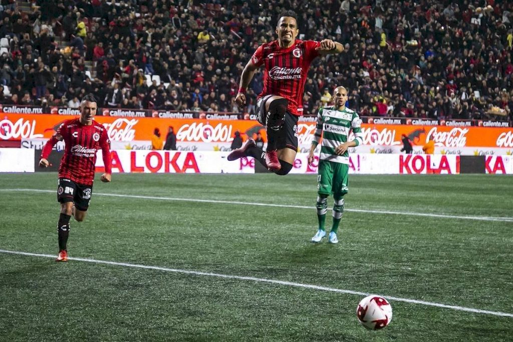 En emocionante duelo en el Caliente, Xolos arranca con el pie derecho ante Santos