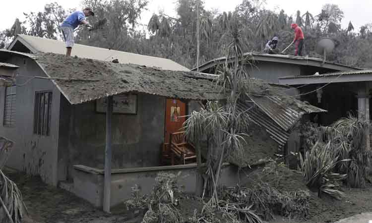 Así se vive al pie de un volcán en peligro constante de erupción