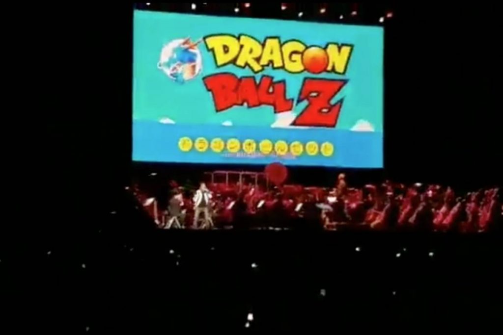 Dragon Ball: Cantante original cae del escenario durante show en Madrid