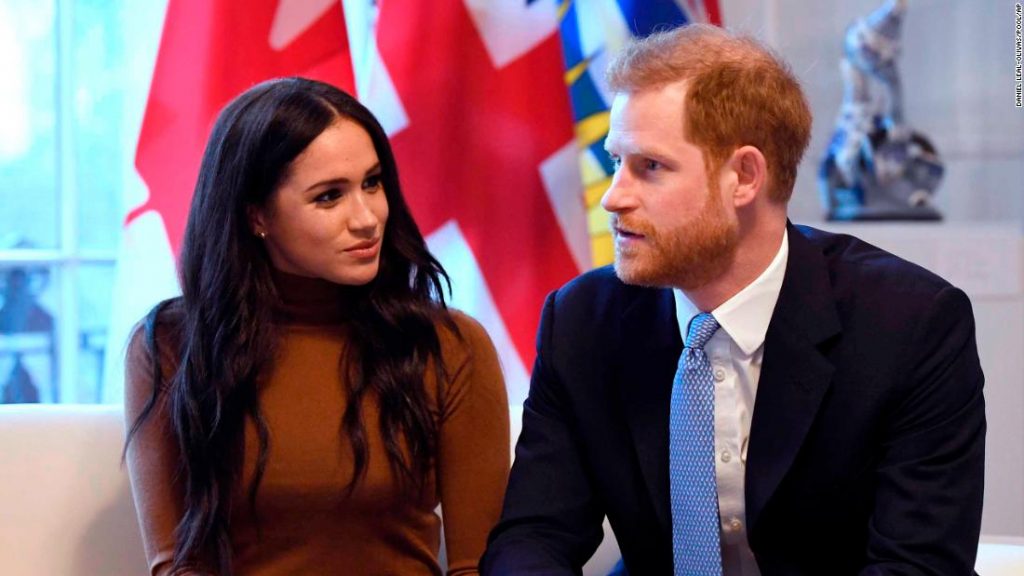 El príncipe Enrique se reúne con Meghan y Archie en Canadá, dejando atrás la vida real