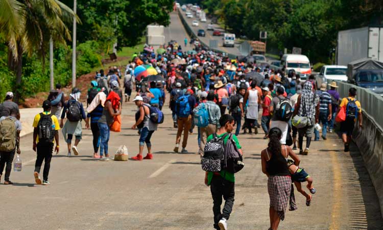 Migrantes aprovechan ausencia de fuerzas de seguridad e ingresan a México