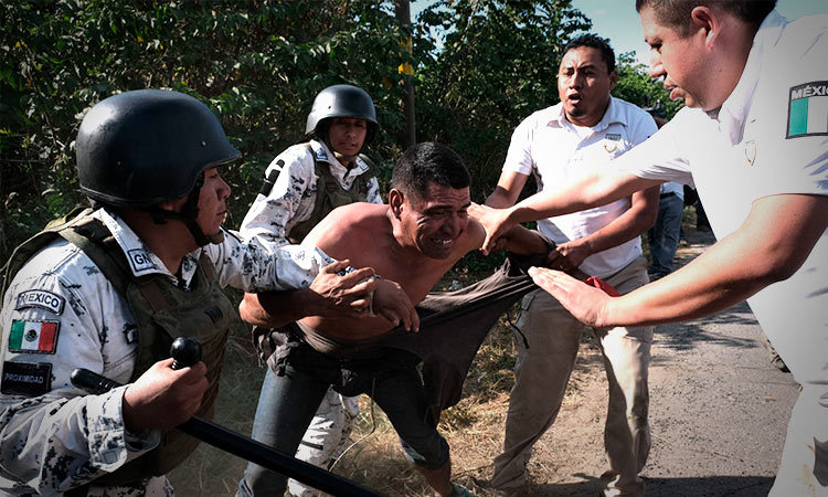 Golpes y empujones: Guardia Nacional frena paso de migrantes