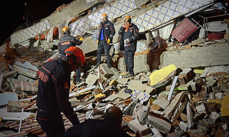 Videos: fuerte sismo magnitud 6.8 en Turquía deja al menos 14 muertos