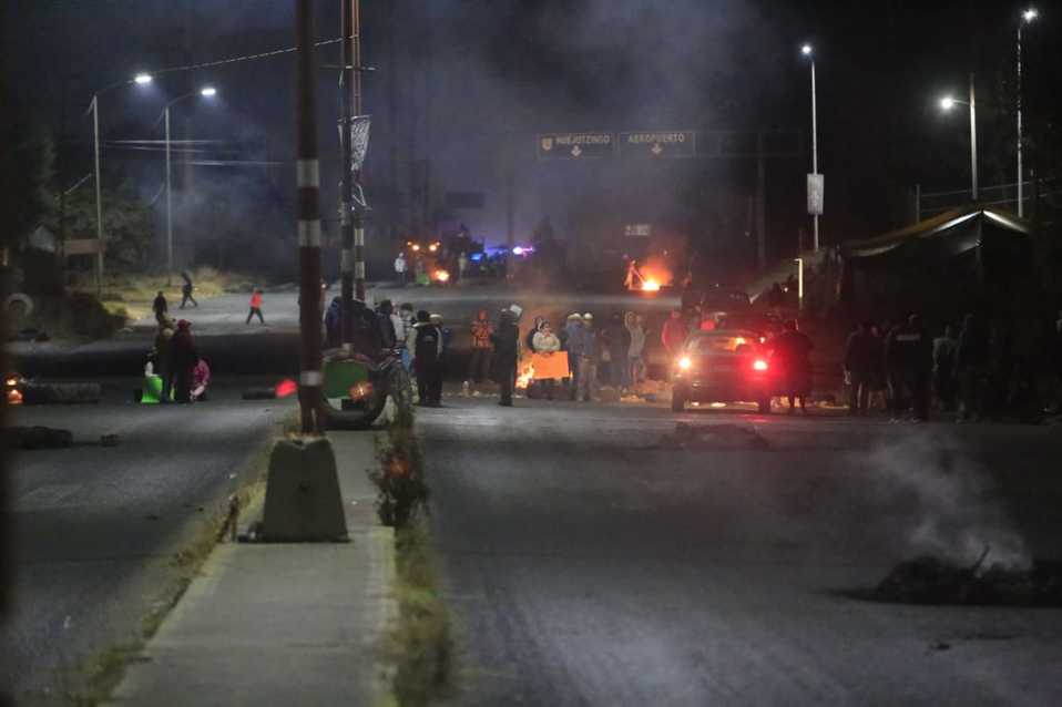 Bloquean carretera México-Puebla