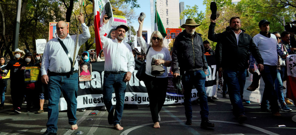 Caminata por la paz, atacada con gritos de “Sicilios traidores” y “es un honor estar con Obrador” (Tuits y videos)