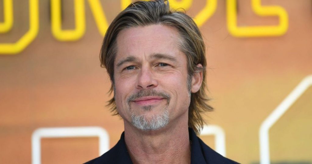 Por su gafete, Brad Pitt se convierte en la sensación del almuerzo de los Oscar