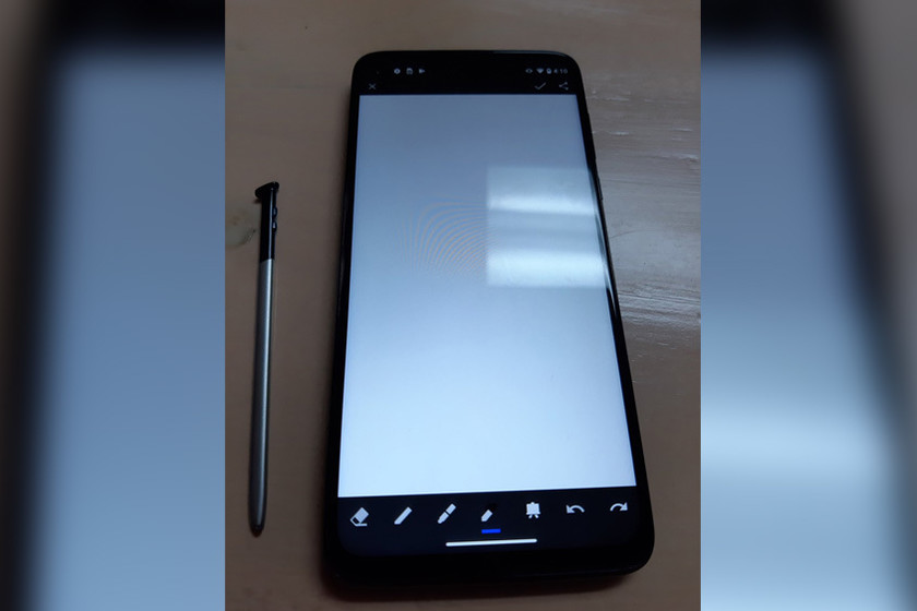 Nuevo Motorola con stylus: estas son las primeras fotografías que confirman su existencia