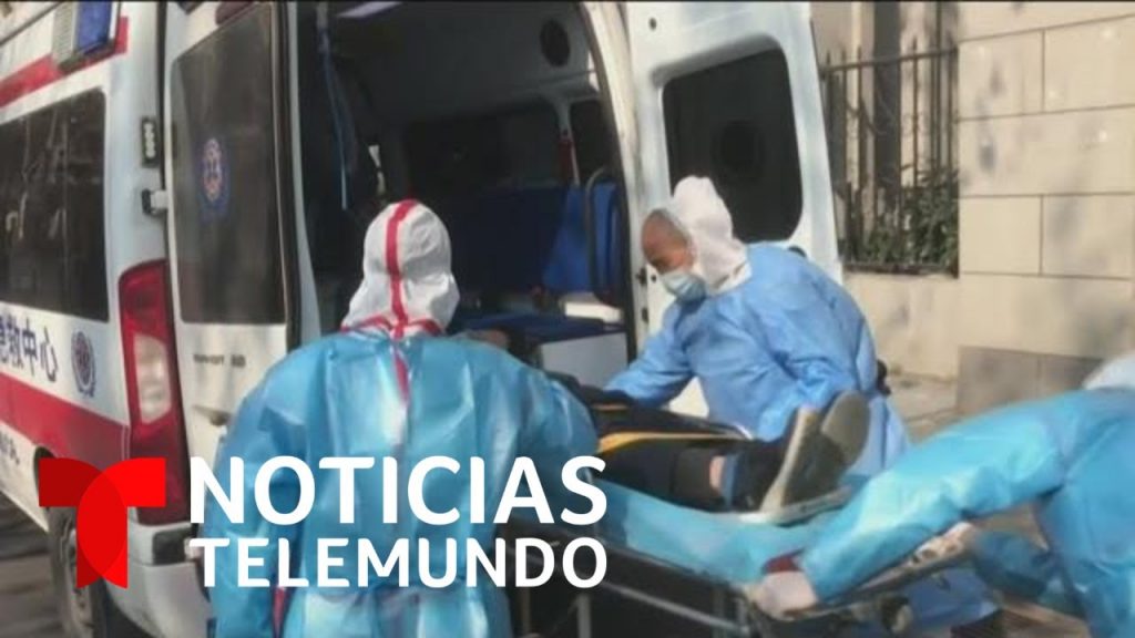 Reportan el primer contagio de coronavirus de persona a persona en EE.UU. | Noticias Telemundo
