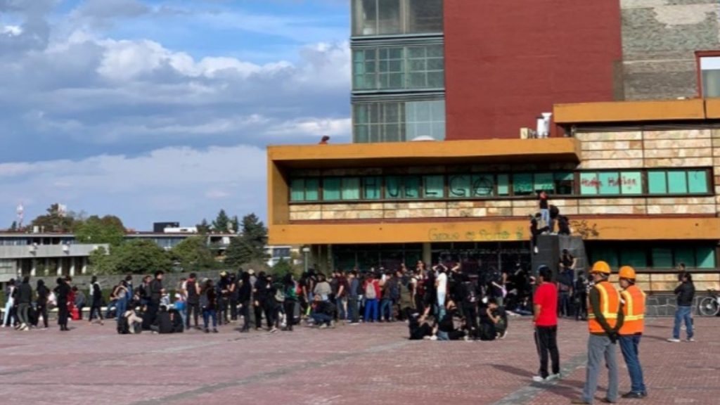 UNAM condena vandalismo en Rectoría