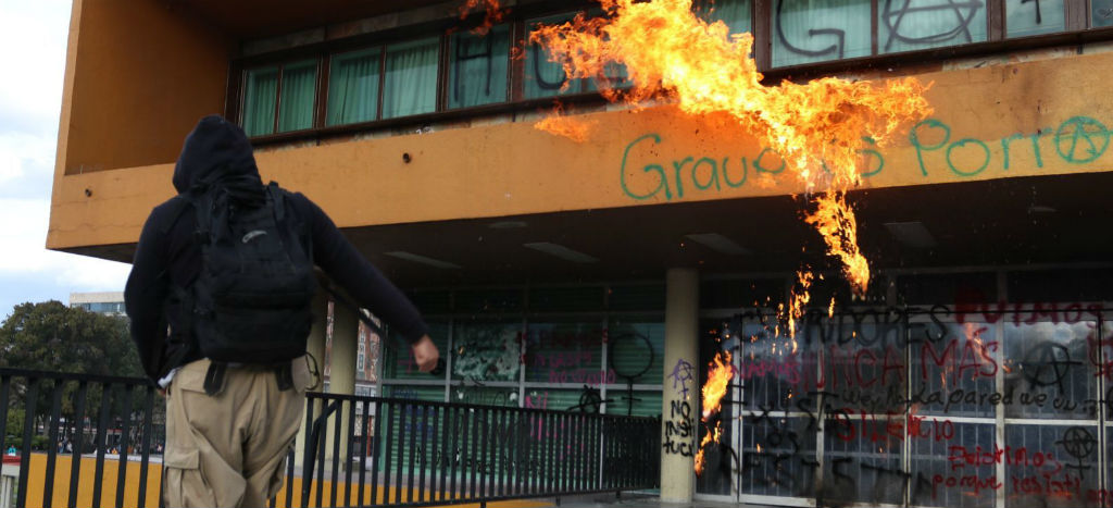 en Vivo 05/02/20: Vandalizan Rectoría de UNAM; etiquetado frontal; remesas y más