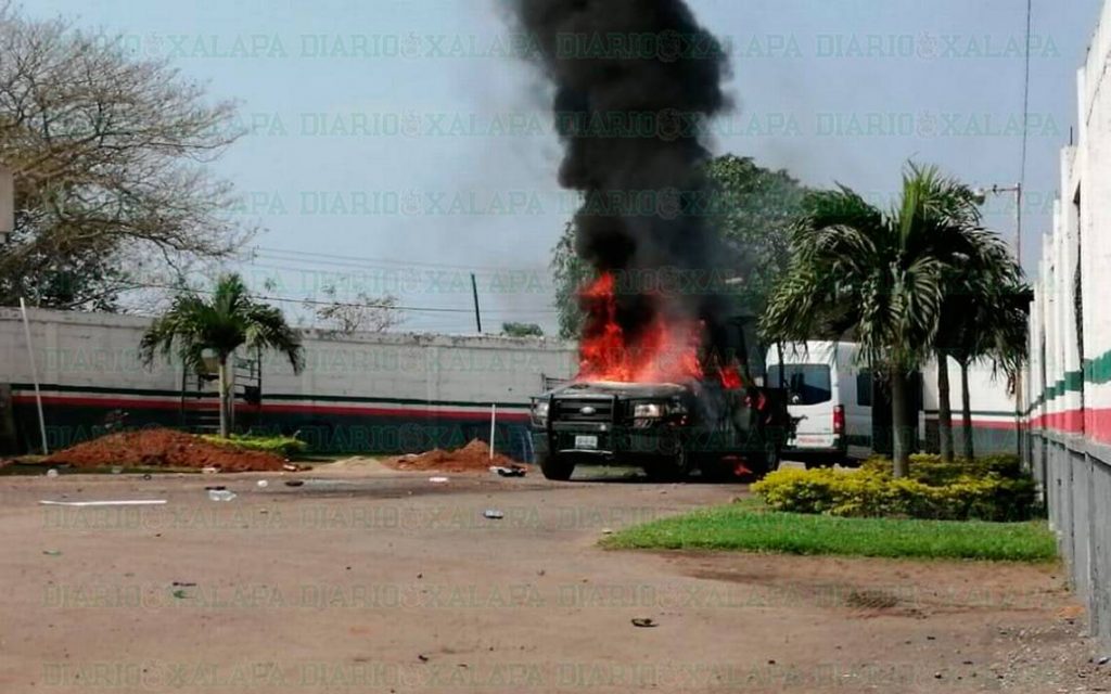 Se desata enfrentamiento tras bloqueo de manifestantes en Isla, Veracruz; hay 12 detenidos