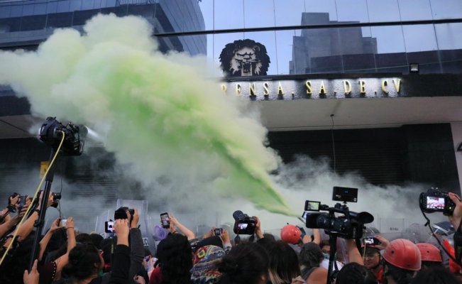 CDH acusa uso excesivo de extintor en marcha feminista | El Universal