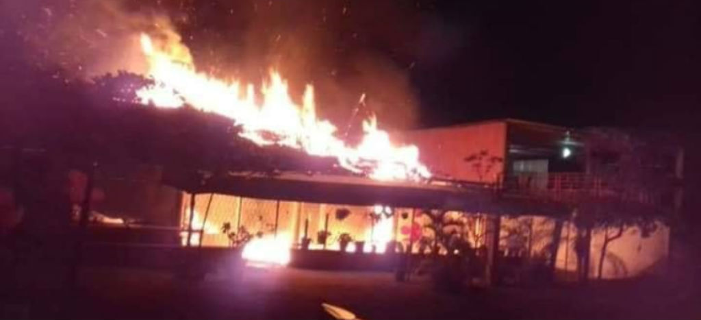 Atacan e incendian dos restaurantes en Veracruz | Video