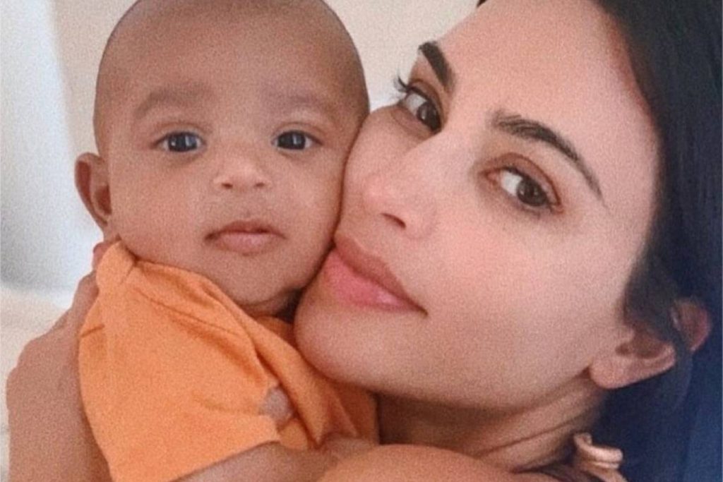 Kim Kardashian cree que su hijo Psalm es su padre reencarnado