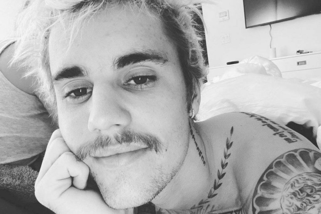 Justin Bieber se quita el bigote tras parecido con Don Ramón