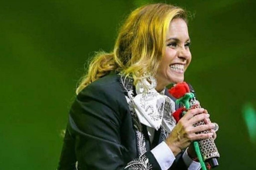 Lucero promete revelar anécdotas de su vida profesional que nadie conoce con motivo de sus 40 años de trayectoria musical